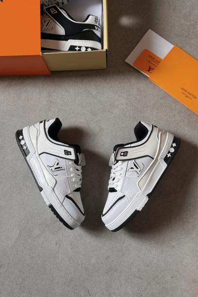 Louis V08 - Beyaz